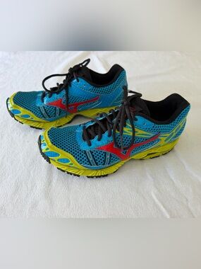 Mizuno Trail Running Shoes Sz 9 women’s